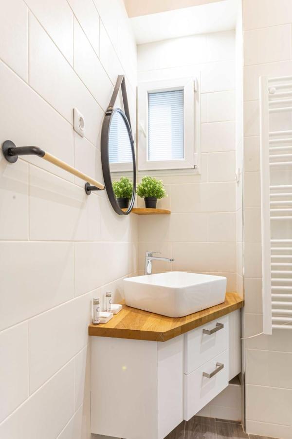 Lovely Studio -Center Of Париж Экстерьер фото